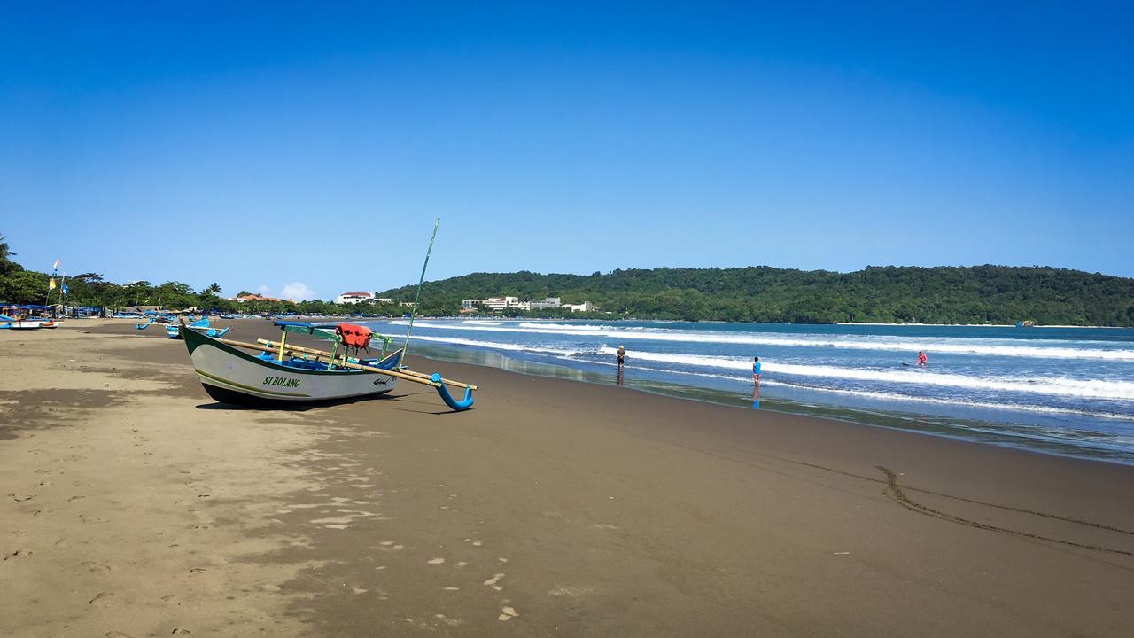 Uni Beach Hotel Pangandaran Luaran gambar