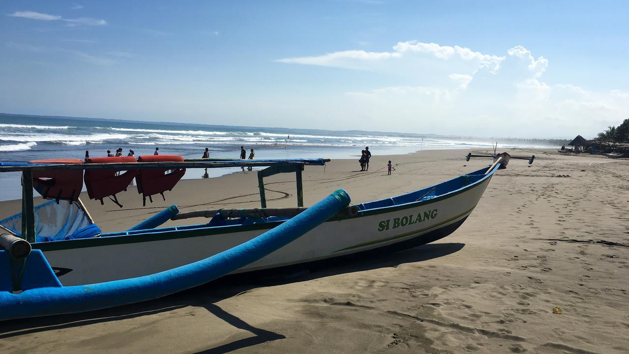 Uni Beach Hotel Pangandaran Luaran gambar